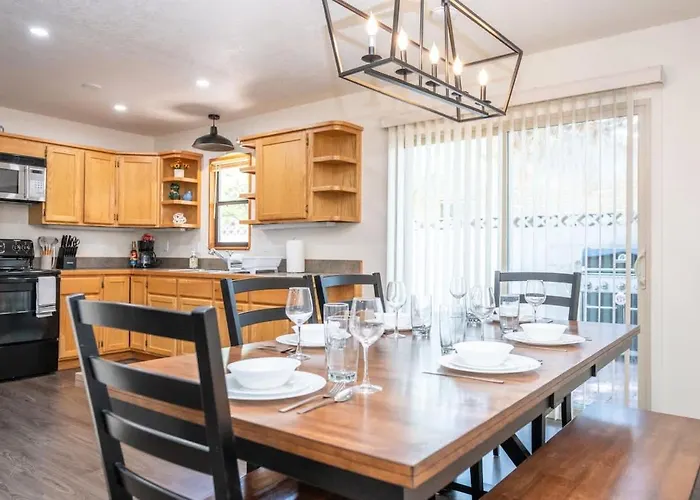 Fall 2025 Remodeled Family Retreat 15ppl Сasa de vacaciones